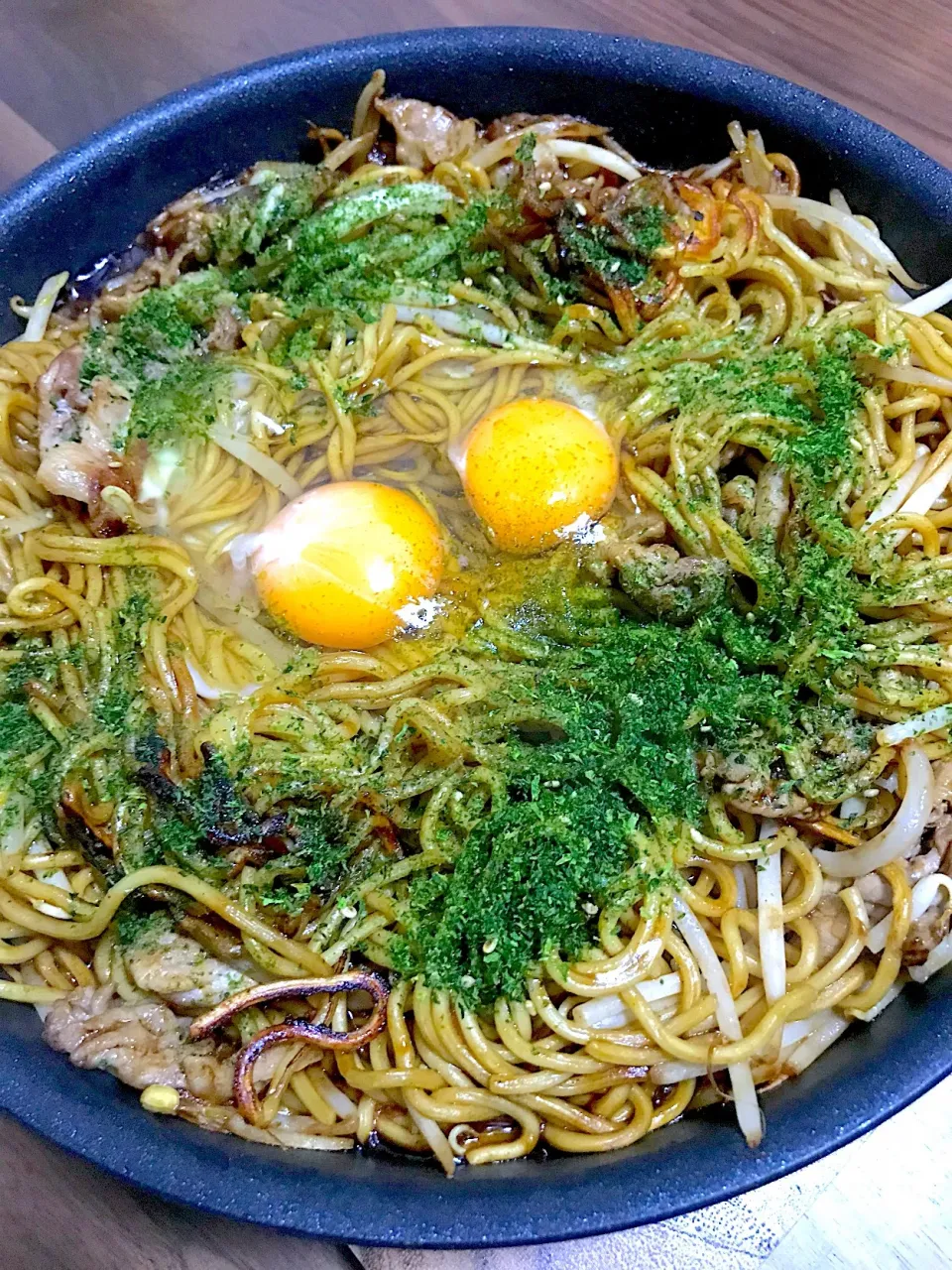 焼きそばパーティー🎉 大分風で麺を焼いてから炒めました‼️お腹いっぱい😂😂😂|ナナさん