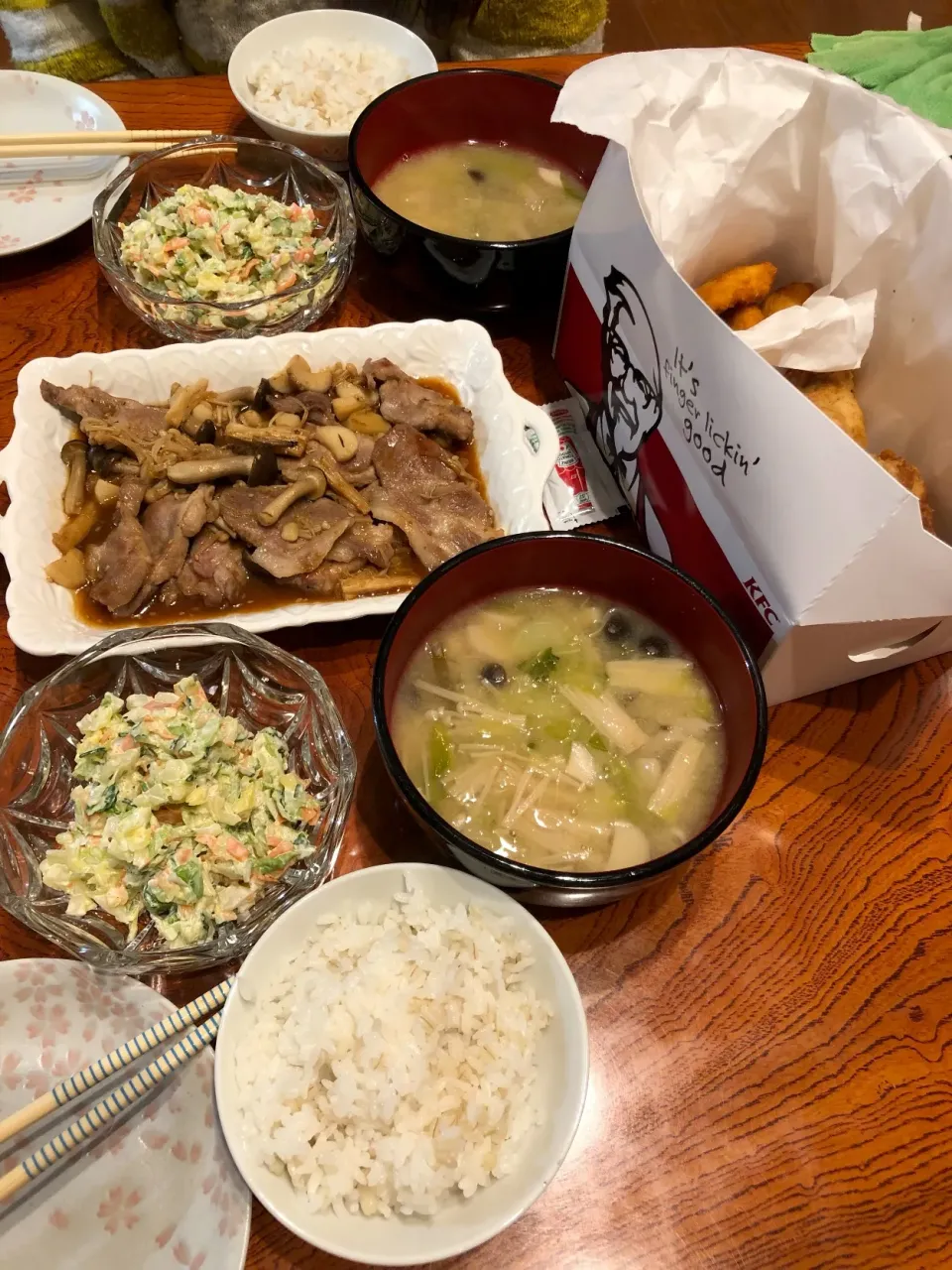 とりの日セット🐔と豚焼肉とキノコ汁😋|すかラインさん