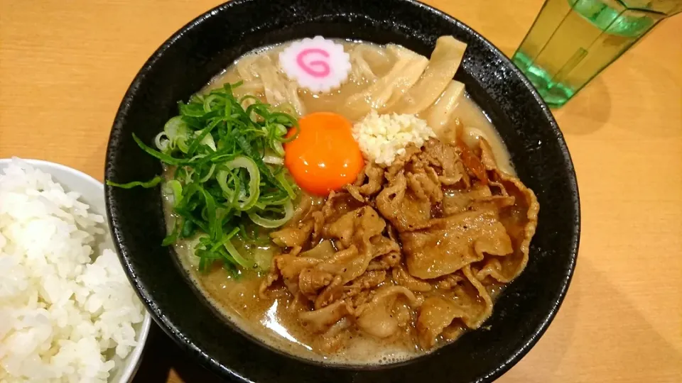 Snapdishの料理写真:肉そば  ラーメン|りくさん