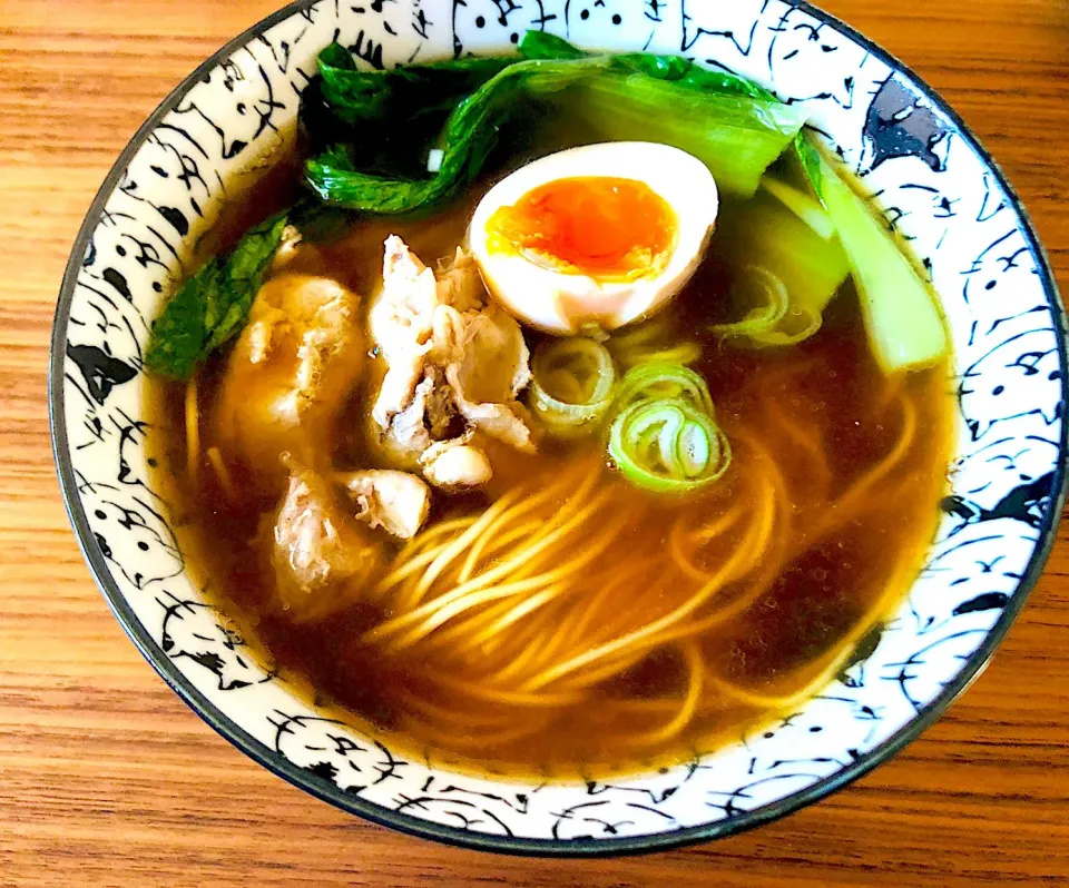 家でラーメン|るるぬこさん