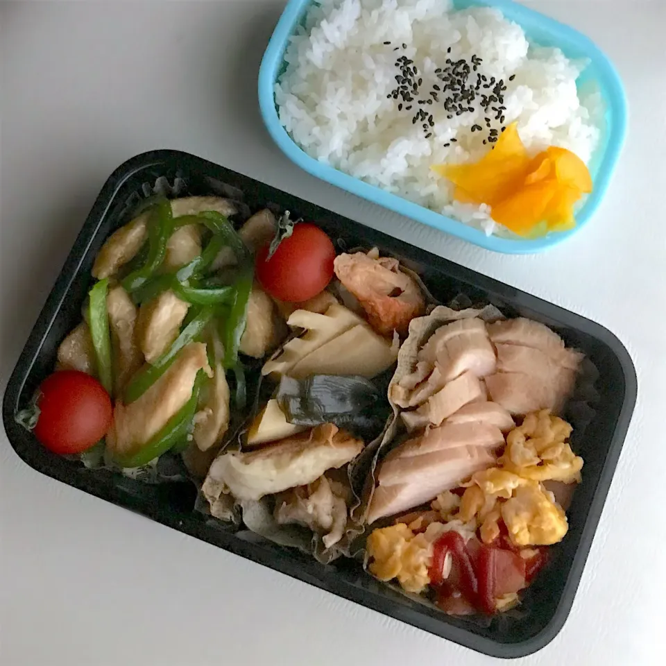 鶏チンジャオロースで旦那弁当♡|ちぃさん