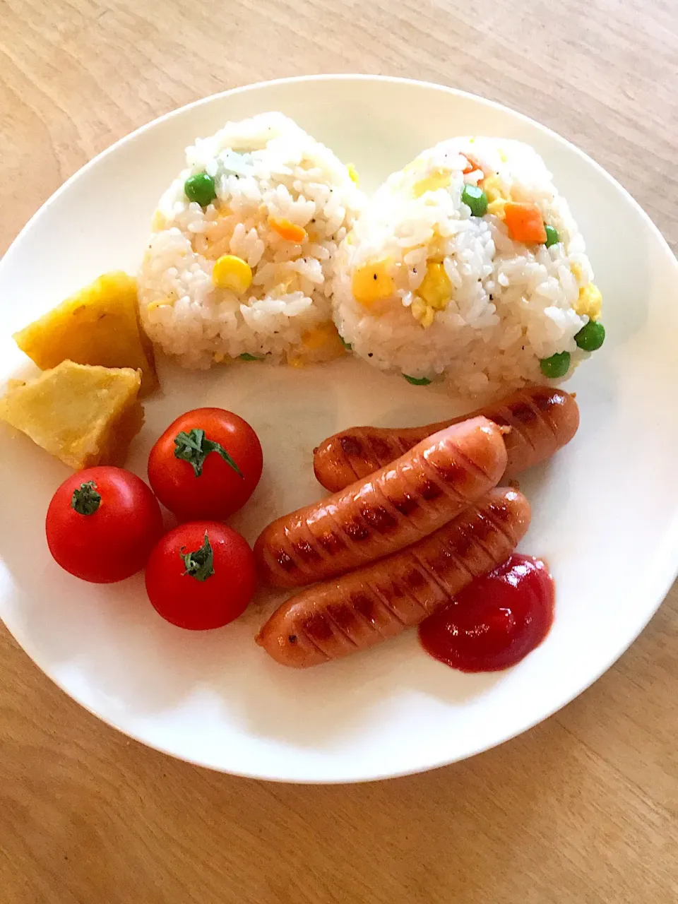 Snapdishの料理写真:洋風おにぎりのランチプレート|たんたんさん