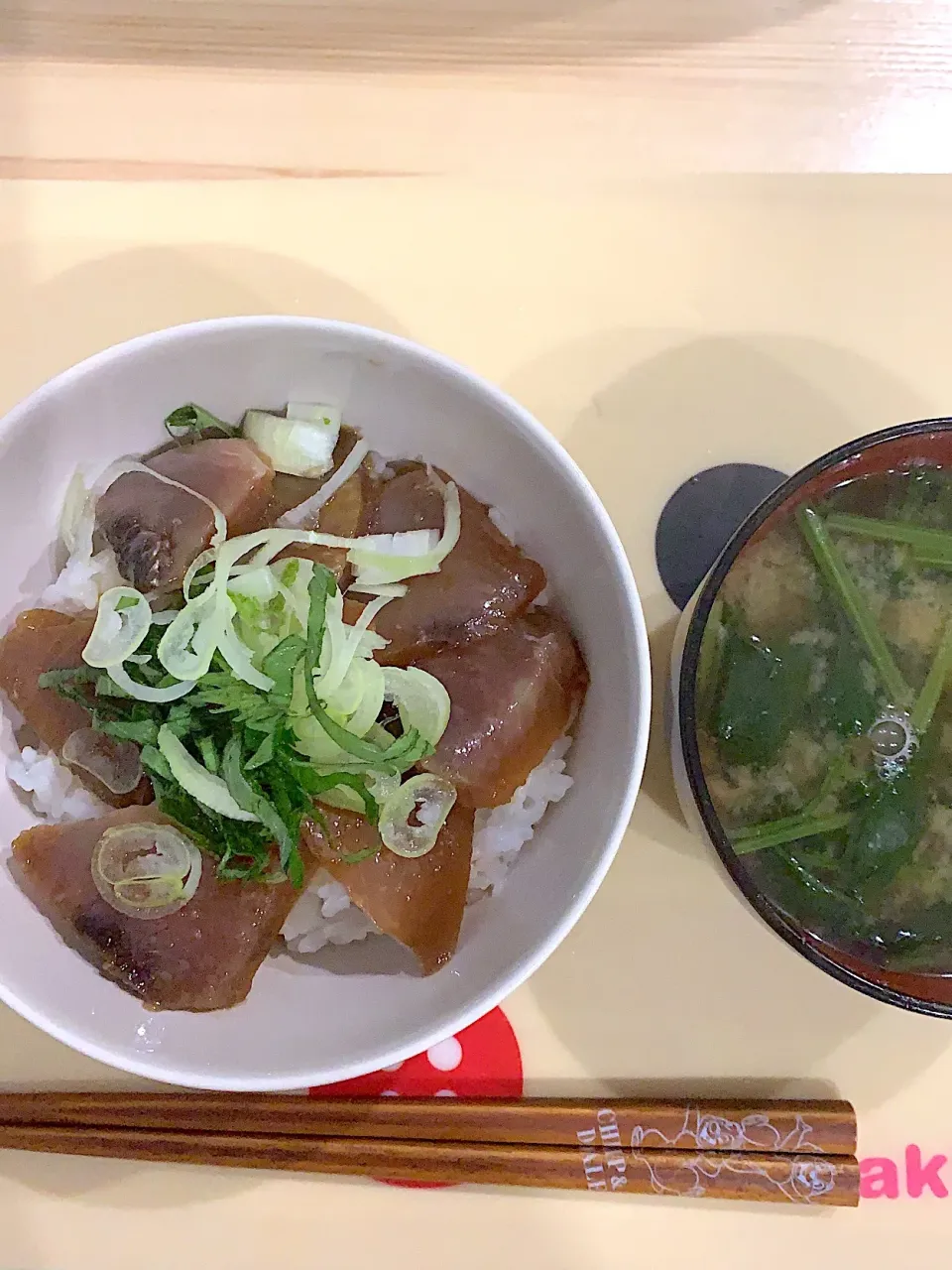 ・カツオの漬け丼
・ほうれん草のお味噌汁|ぺろたんさん