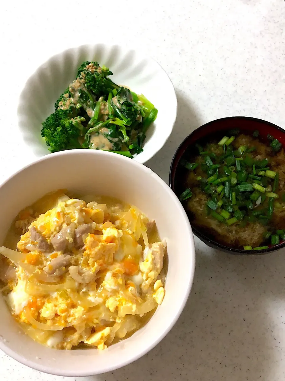 親子丼
ブロッコリーとほうれん草胡麻和え
みそ汁|masumiさん