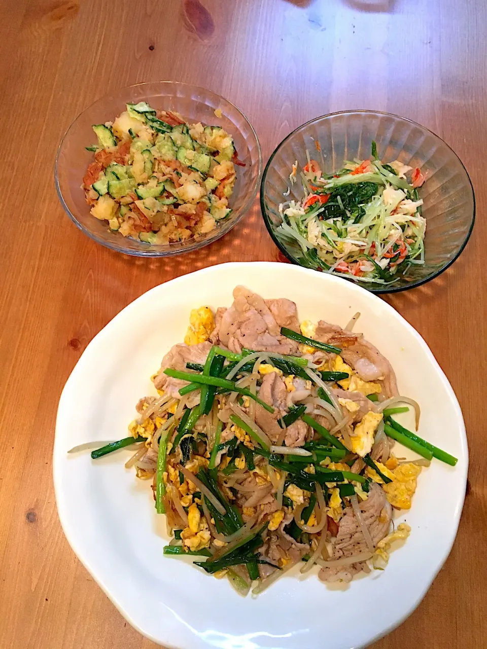 Snapdishの料理写真:おやじ飯(芋の少ないポテサラ、水菜とカニカマのナムル、肉ニラ炒め)|yoooochanさん