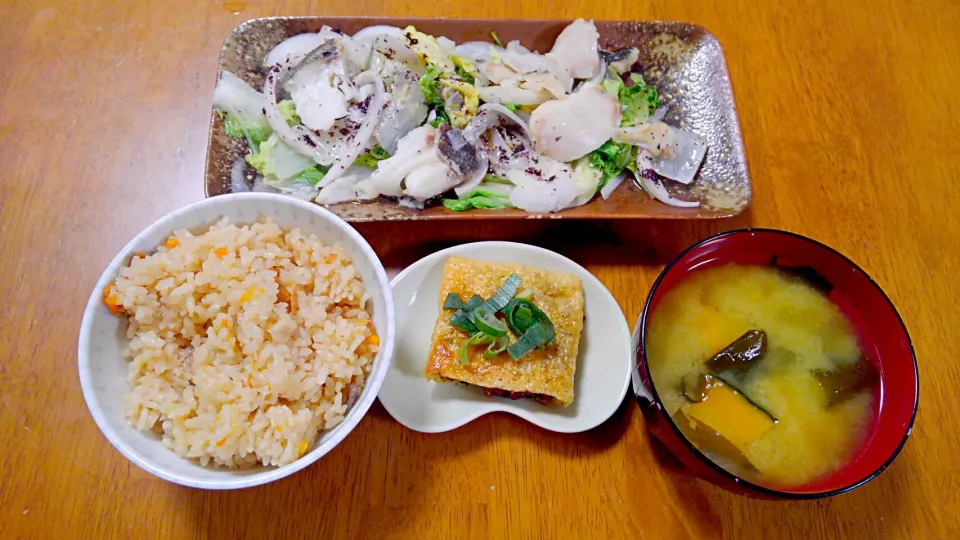 ４月２７日　地鶏釜めし　鱈と白菜のレンジ蒸し　油揚げの納豆はさみ焼き　かぼちゃのお味噌汁|いもこ。さん