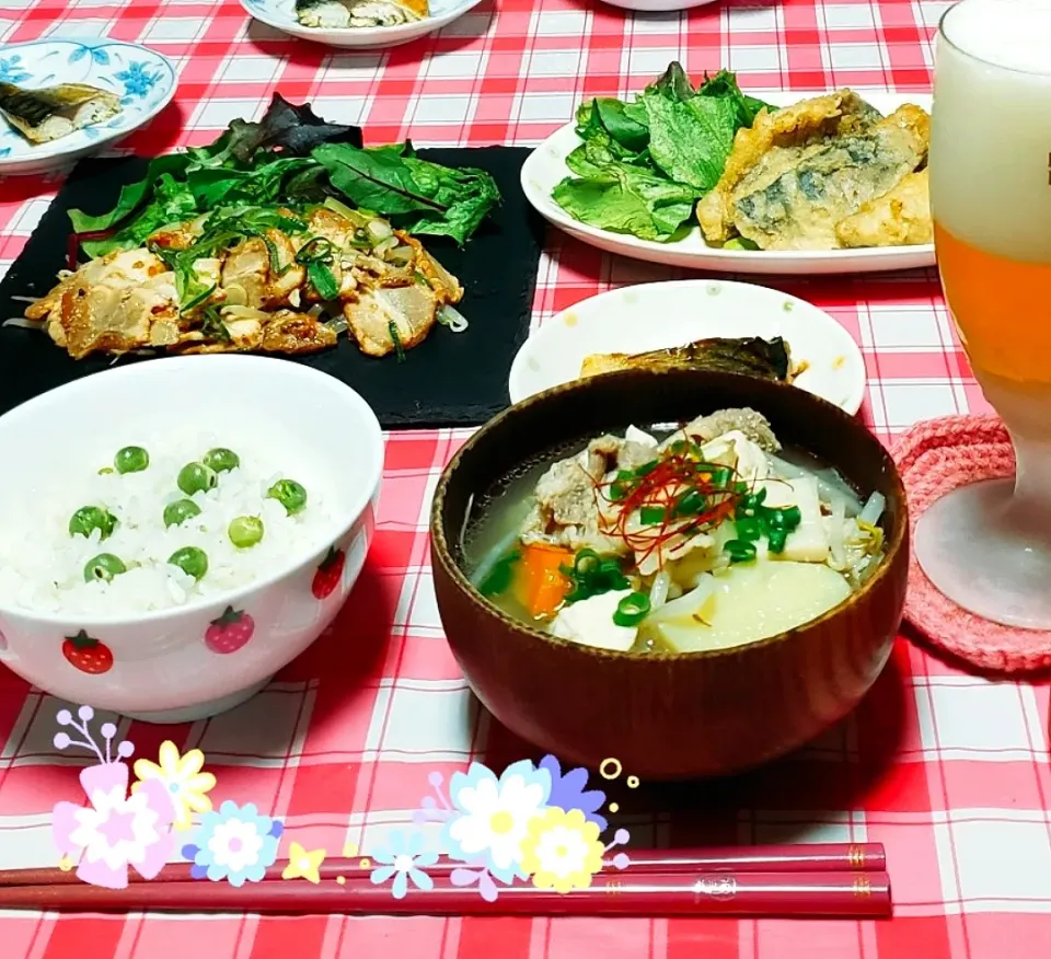 豆ご飯
具だくさん豚汁
チャ－シュ－ともやしのサラダ
とろ鯖の照り焼き
鯵のフリッター|yukaringoさん