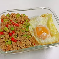 Snapdishの料理写真:🌱ถั่วฝักยาวผัดหมูสับ🐷🍳ไข่ดาว🍳