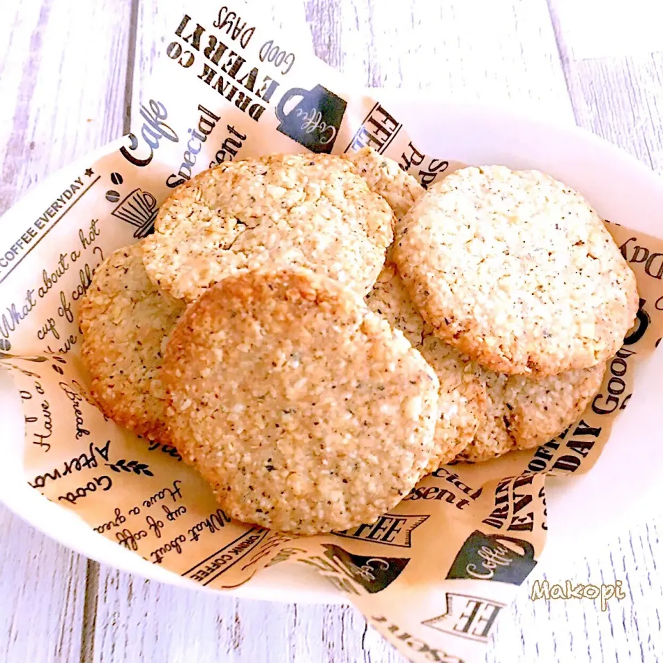 Snapdishの料理写真:オートミールクッキー🍪胡麻きな粉味 (^^)♪|まこぴ～♪さん