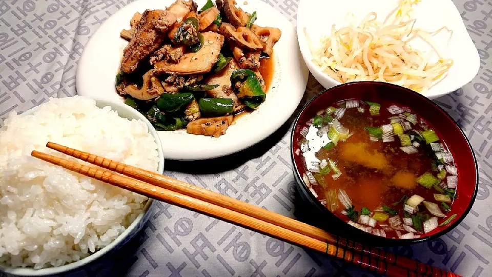 鳥むね肉とピーマンとレンコンの炒めもの|けけさん