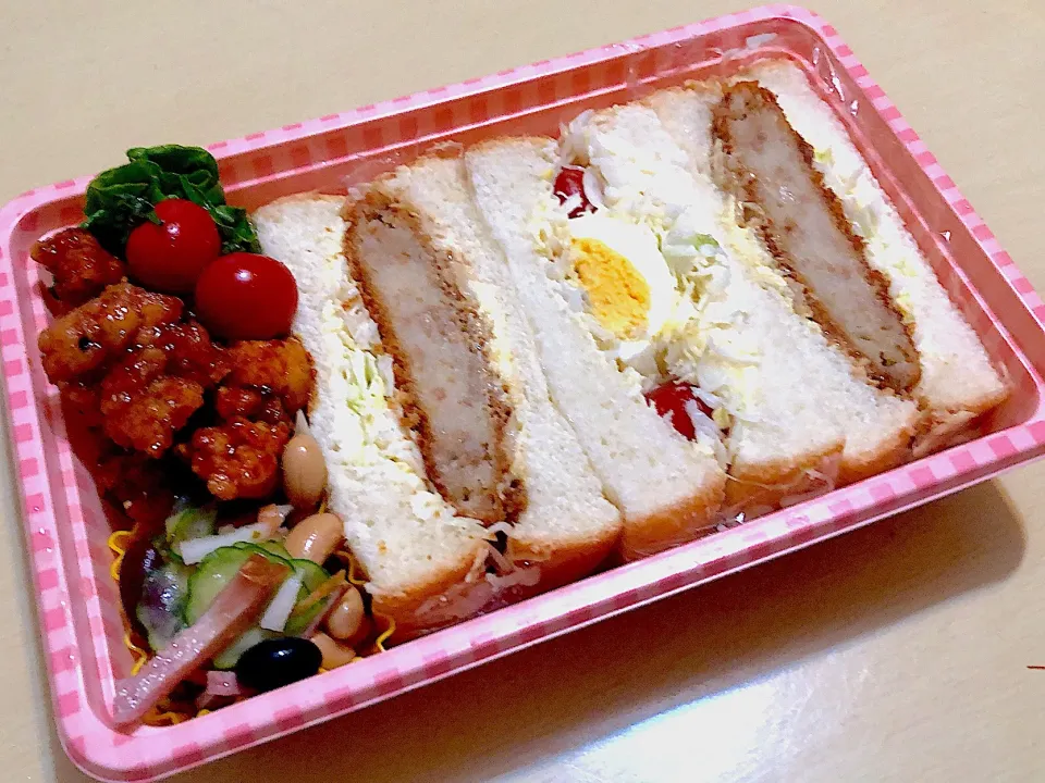 4／30昼食 #昼ごはん  #弁当 
•コロッケサンド/サラダ／鶏胸甘辛揚げ|おさんどんさん