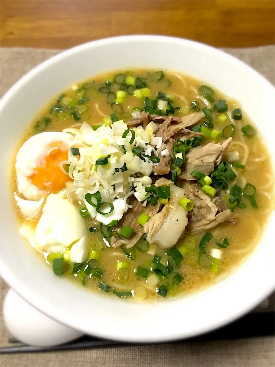 Snapdishの料理写真:おうちラーメン(o⁰⊖⁰o)
 #豚骨醤油 #あるもので|morimi32さん