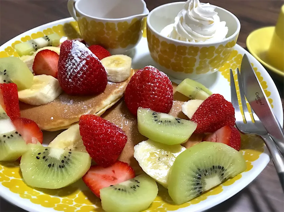 フルーツたっぷりパンケーキ🥞|ナナさん