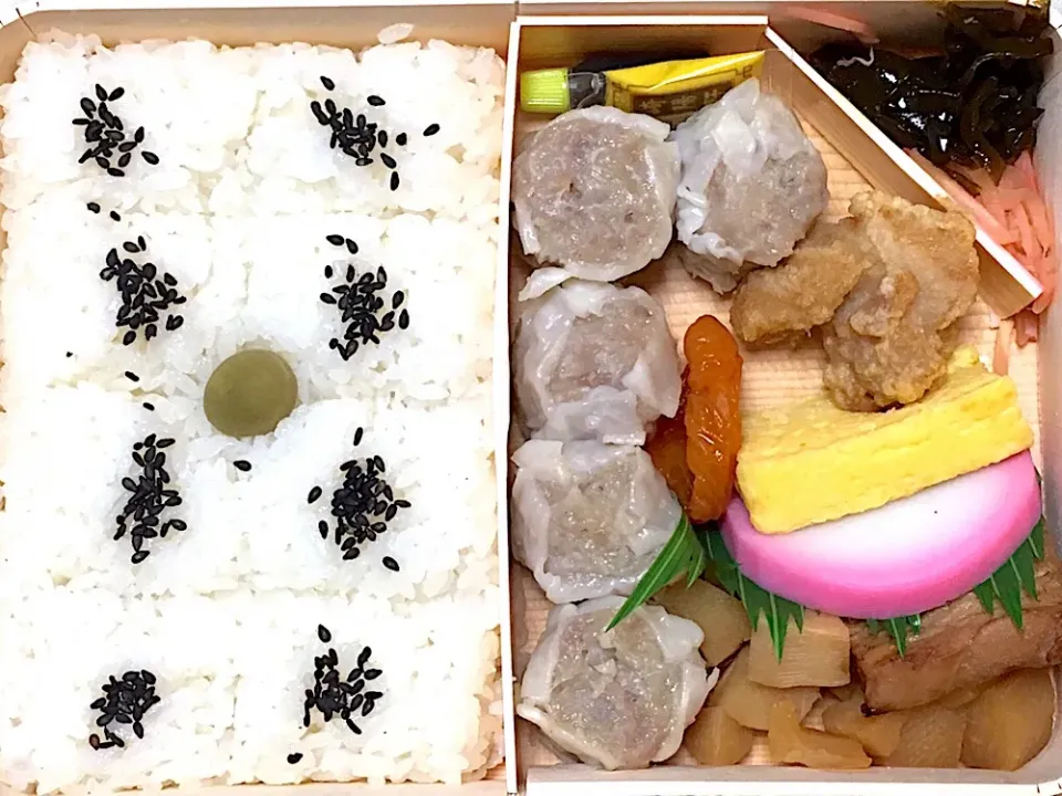 Snapdishの料理写真:平成最後の晩餐は昭和の崎陽軒のシウマイ弁当🍱|ゆうじ.さん