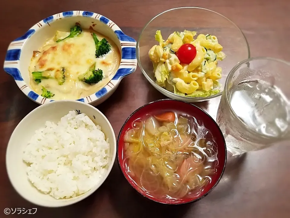 今日の晩ご飯だよ(*^^*)
★ポテトグラタン
★卵マカロニサラダ
★春キャベツとウインナーの春雨入りコンソメスープ|ソラシェフさん