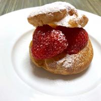 いちごのシュークリーム