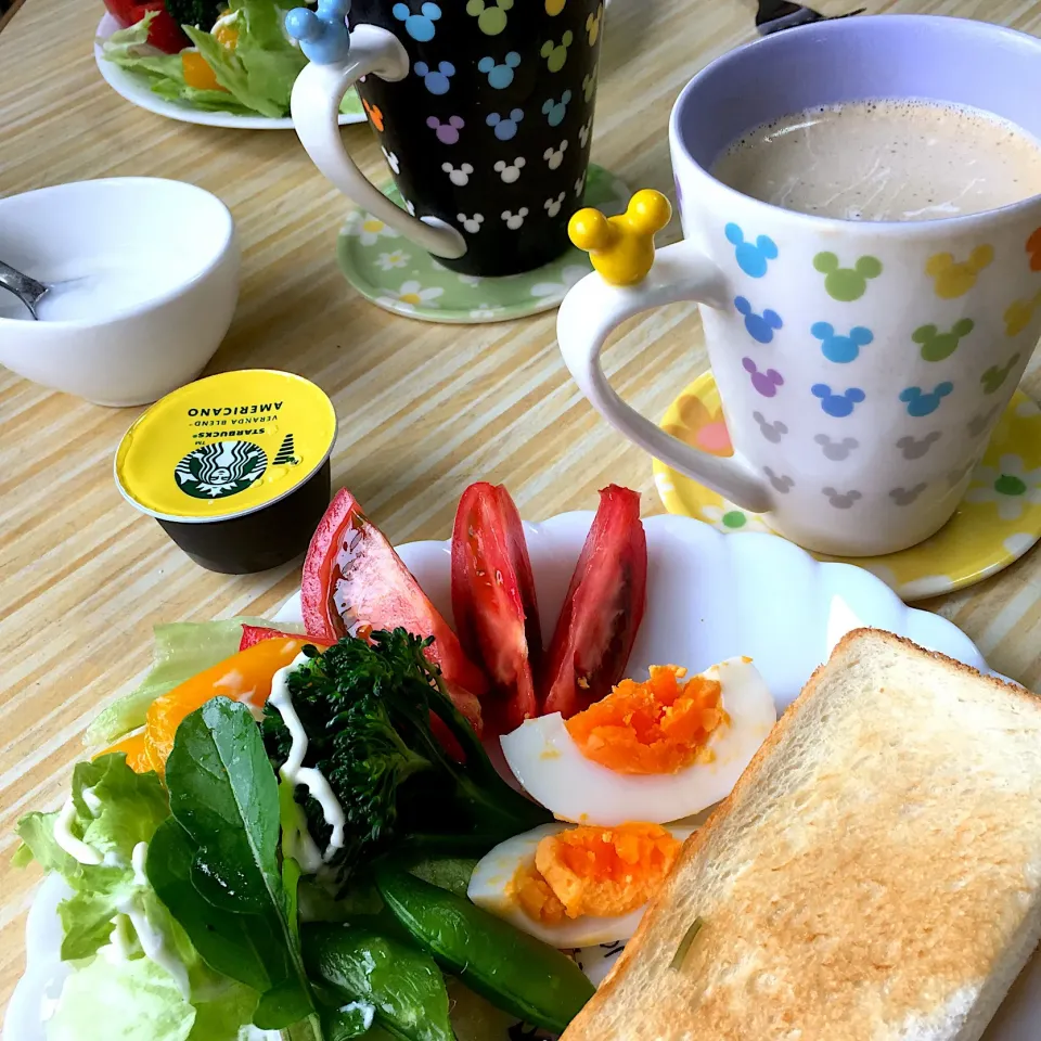 ㊗️令和
元年初の朝ごはん☕️|くっきいさん