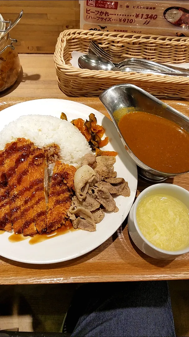 Snapdishの料理写真:名店会　チキンカツと豚しゃぶのカレー|nobさん