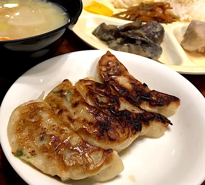 昼ごはん☀️☀️☀️
餃子🥟～😄|ぽんたさん