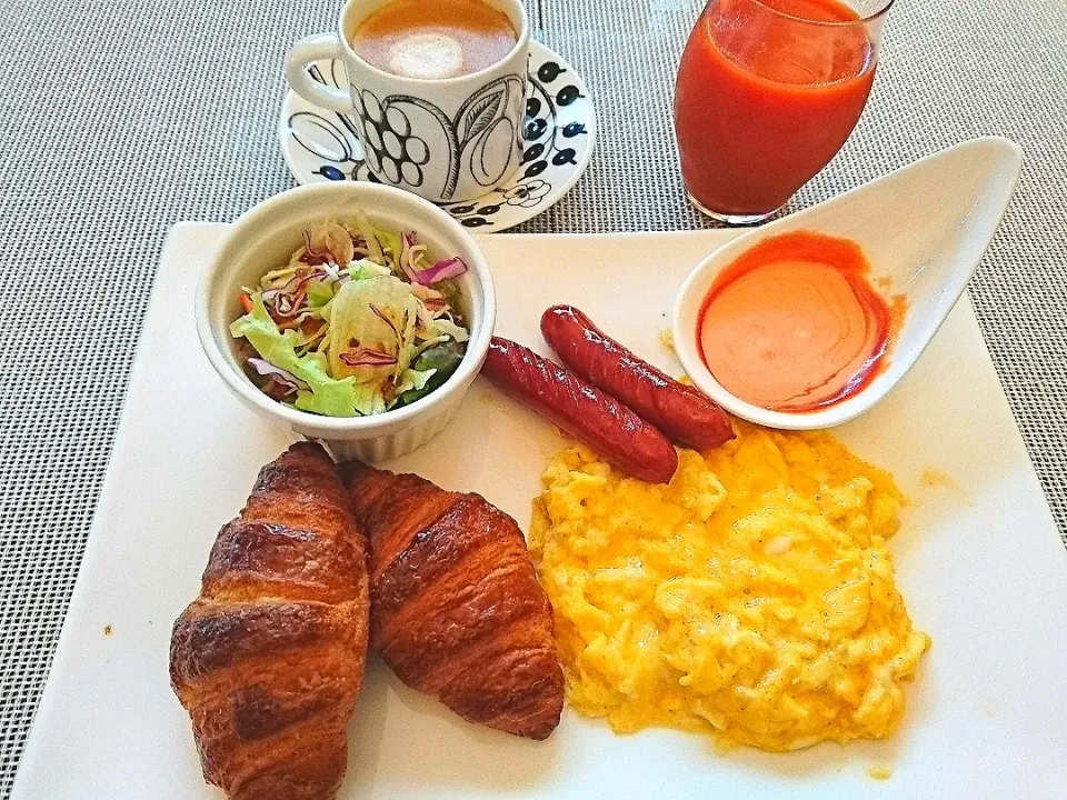 今日の朝ご飯🥐☕😃☀️|yokoさん