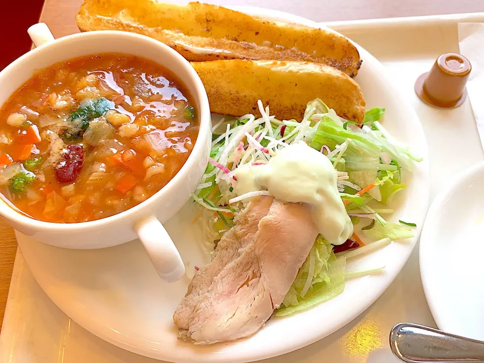 半日分の緑黄色野菜か摂れるスーププレート|yumyum😋さん