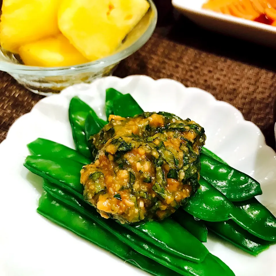 さやえんどうの味噌ダレ
こうじ味噌+味醂+砂糖少々+青じそ+生姜すりおろし
香り良くって美味しい
#さやえんどう
#味噌ソース|あお♡あおさん