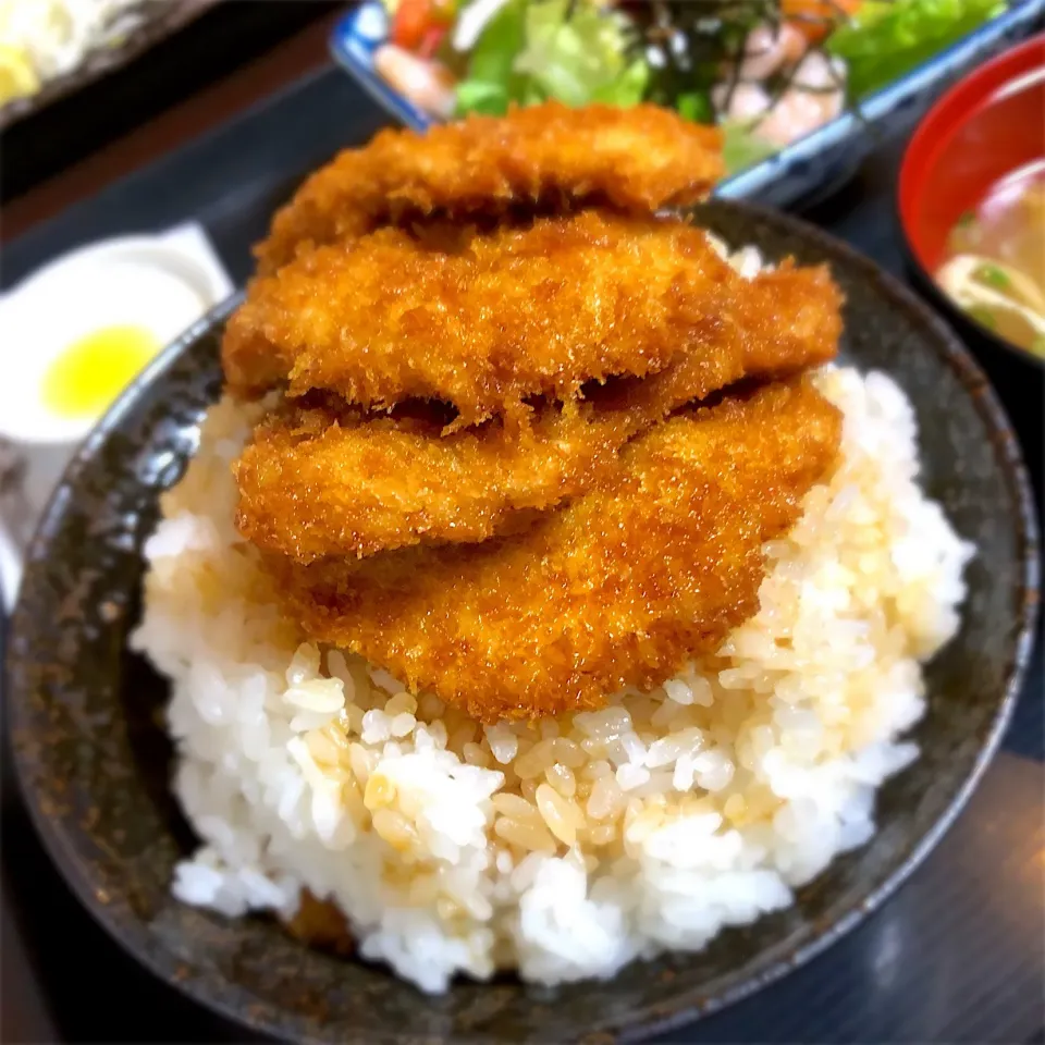 Snapdishの料理写真:特製かつ丼、サラダセット🥗|buhizouさん