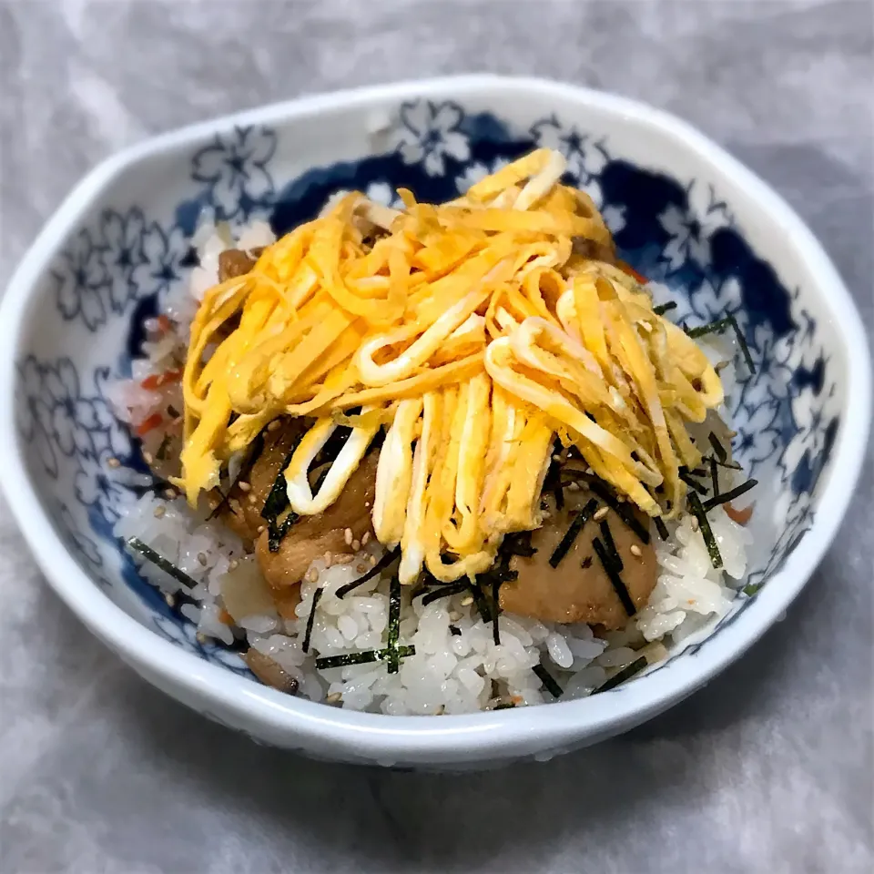 改元日の夜は、照り焼きチキンちらし寿司を頂きました😋🎉🎵|ギムレットさん