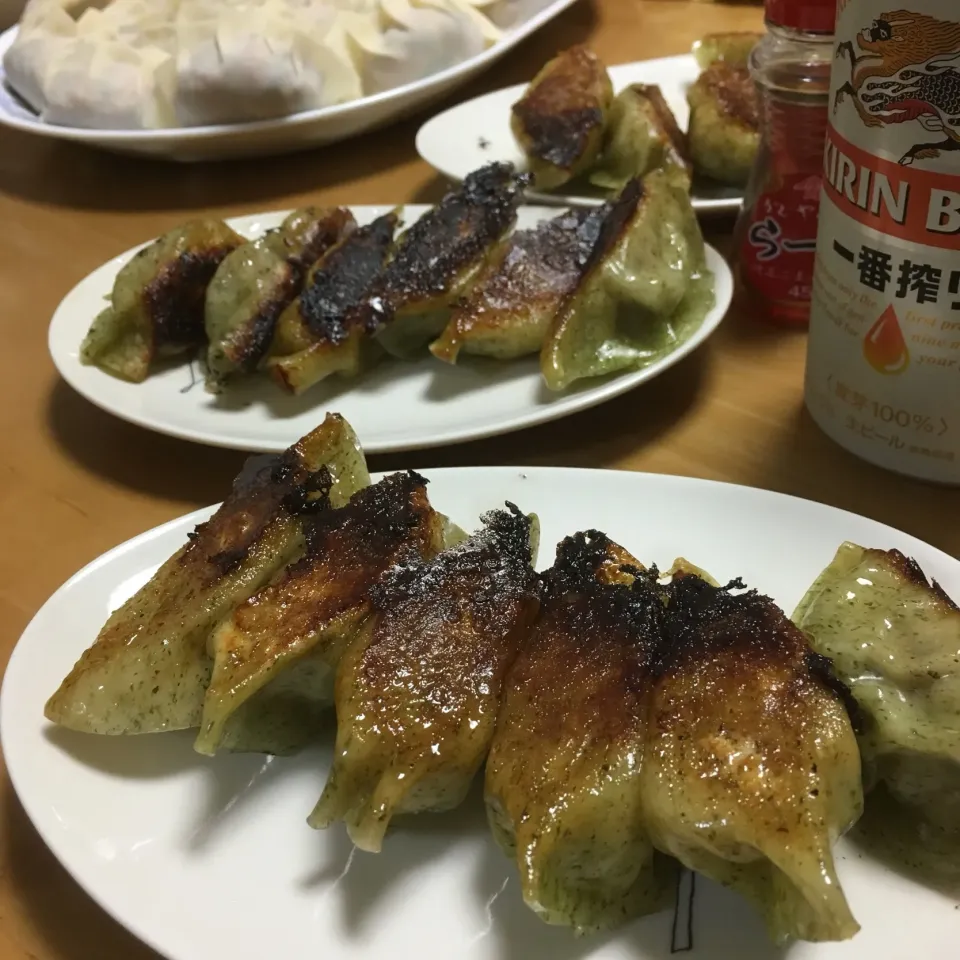 Snapdishの料理写真:手作り餃子で令和に乾杯🍻
2019.5.1|Yu Yu mamaさん