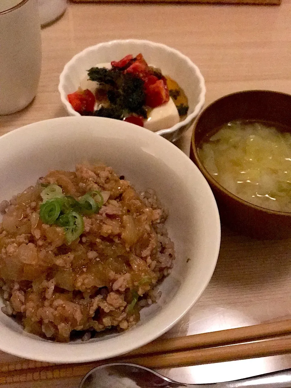 挽肉のあんかけ丼と豚とキャベツの味噌汁|前田真沙さん