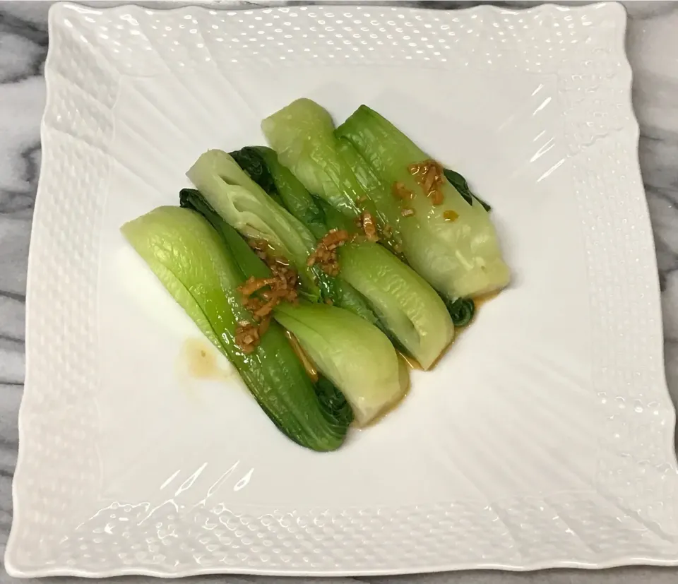 Snapdishの料理写真:今宵の前菜🥬青梗菜茹で刻み生姜とごま油と、醤油を合わせて掛けてみましたわ😄|にゃあ（芸名）さん