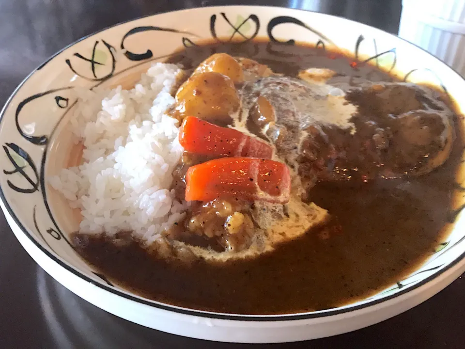 Snapdishの料理写真:ハンバーグカレー🍛辛口|まさとさん