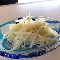 Snapdishの料理写真:じゃがいもの塩きんぴら🥔|あやぽっぽさん