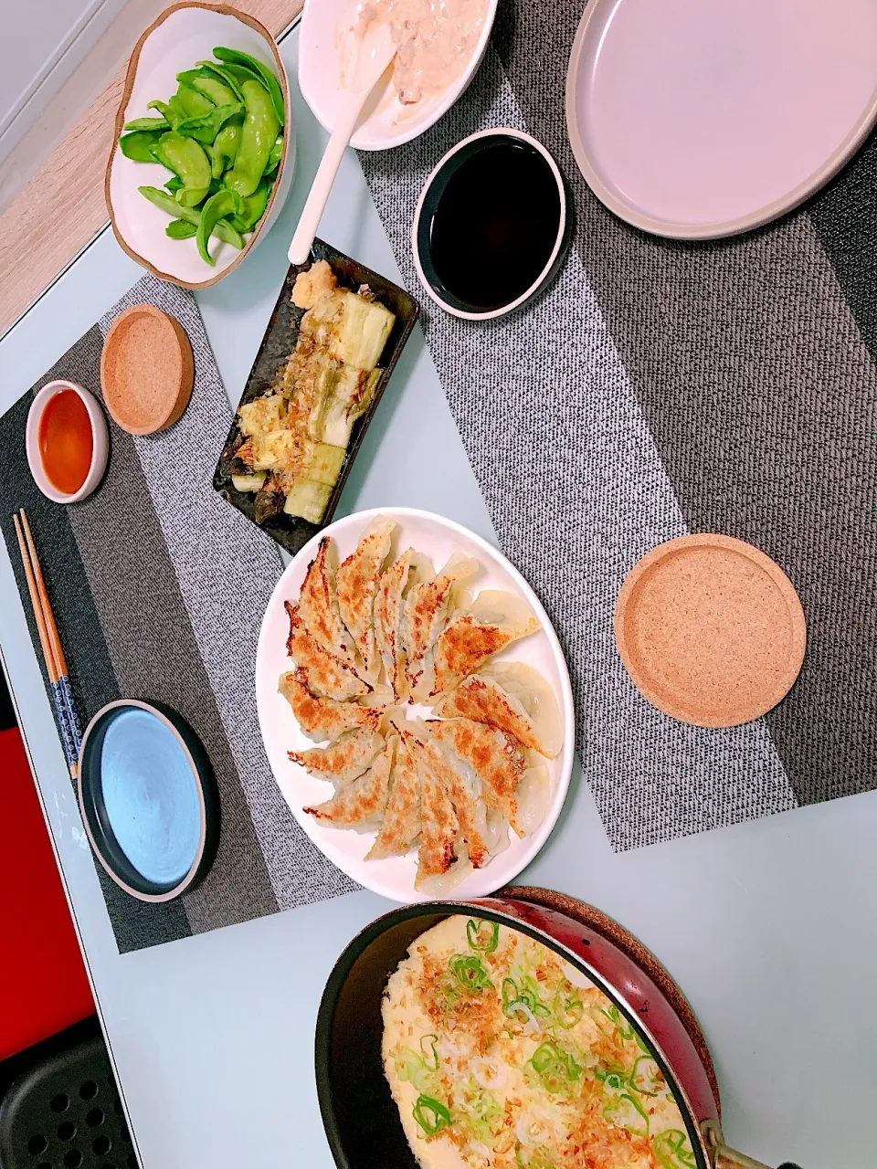 ○手作り餃子🐷
○豆腐のとろろ焼き
○焼きなす🍆
○スナップエンドウ
                    〜梅マヨ〜|anzさん