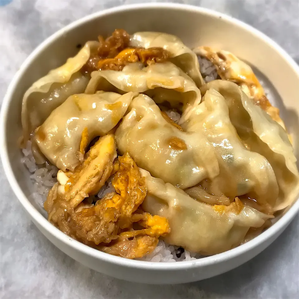 今夜は、卵とじ焼き餃子丼を頂きました😋🎵
是非お試しを🎉|ギムレットさん