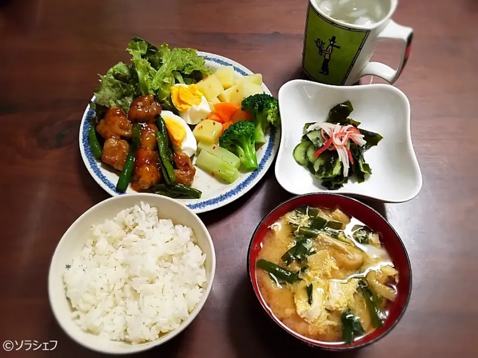 今日の晩ご飯だよ(*^^*)
★豚小間ボールのスイチリ醤油炒め
★ブロッコリーと根菜の温野菜サラダ
★わかめの酢の物
★にらと油揚げのかき玉味噌汁|ソラシェフさん