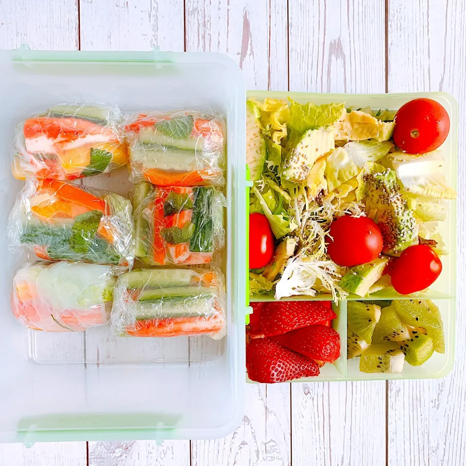 お弁当♪カニカマの生春巻き・サラダ・フルーツ|キノコ🍄さん