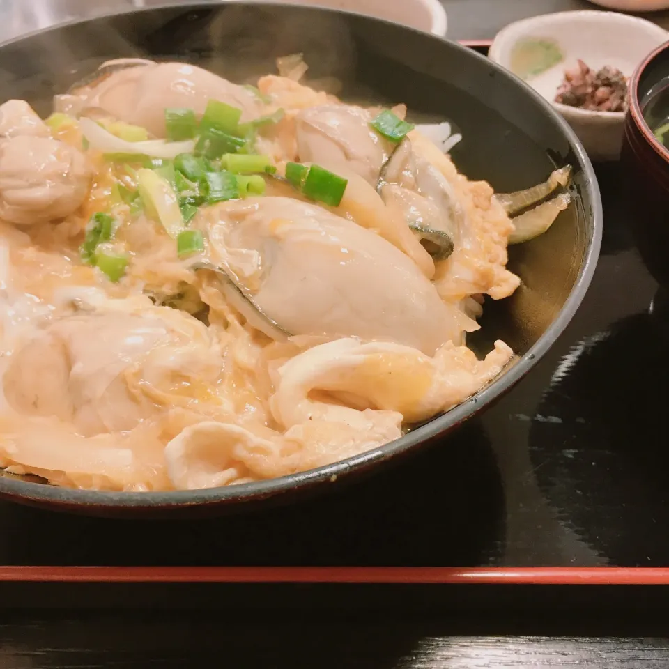 Snapdishの料理写真:#宮島 で#蒸し牡蠣 丼|gintanさん