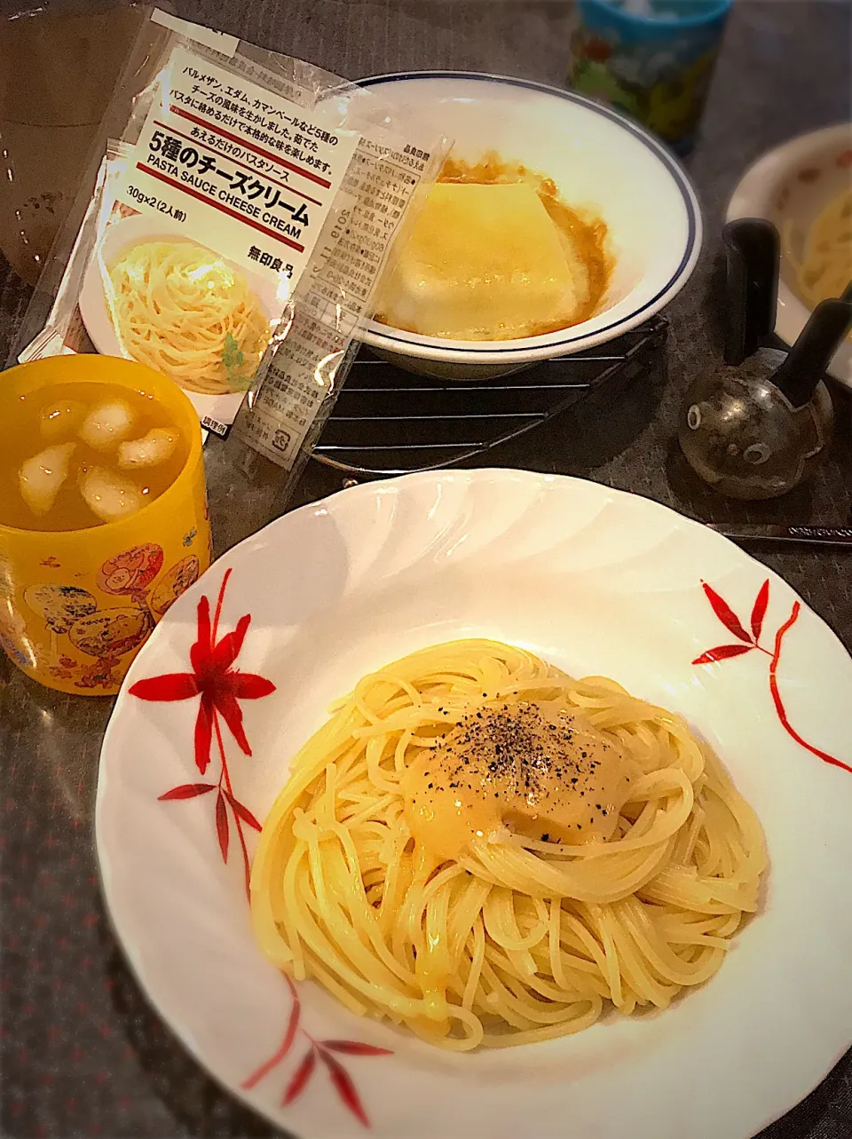 Snapdishの料理写真:5種のチーズクリーム🧀パスタ🍝  粗挽き黒胡椒がけ  チーズ豆腐    黒豆茶🍹|ch＊K*∀o(^^*)♪さん