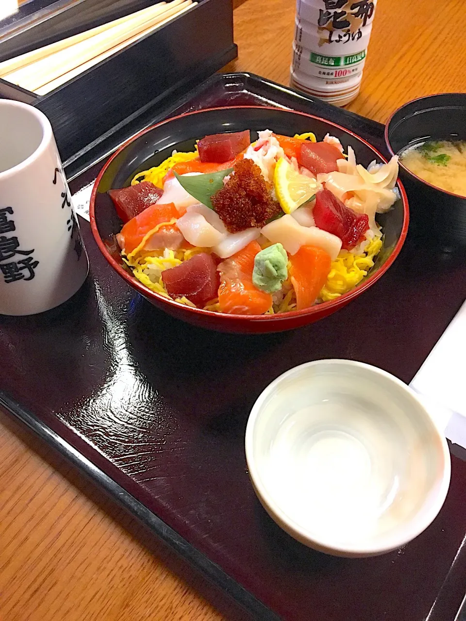 #富良野  #ちらし寿司 

富良野ランチ。
ヘソの街なのに海鮮。
へその海鮮ちらし丼   900円。|renharuruさん