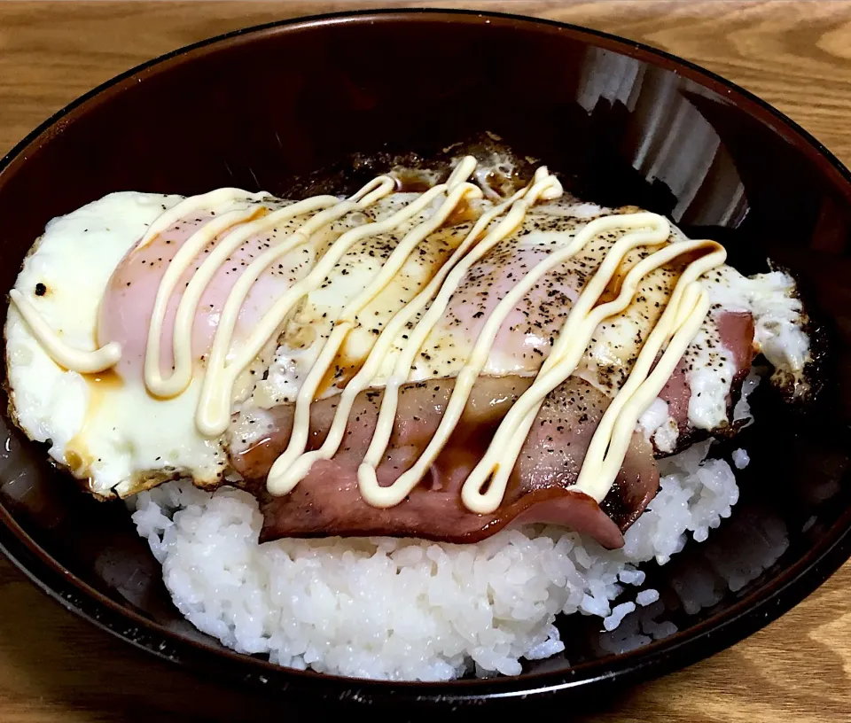 Snapdishの料理写真:ベーコンエッグ丼|まぁたんさん