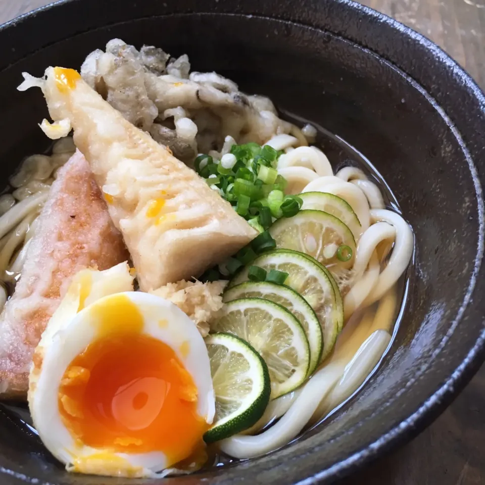 讃岐うどんと筍天・ちくわ天・舞茸天・半熟たまご天|七海さん