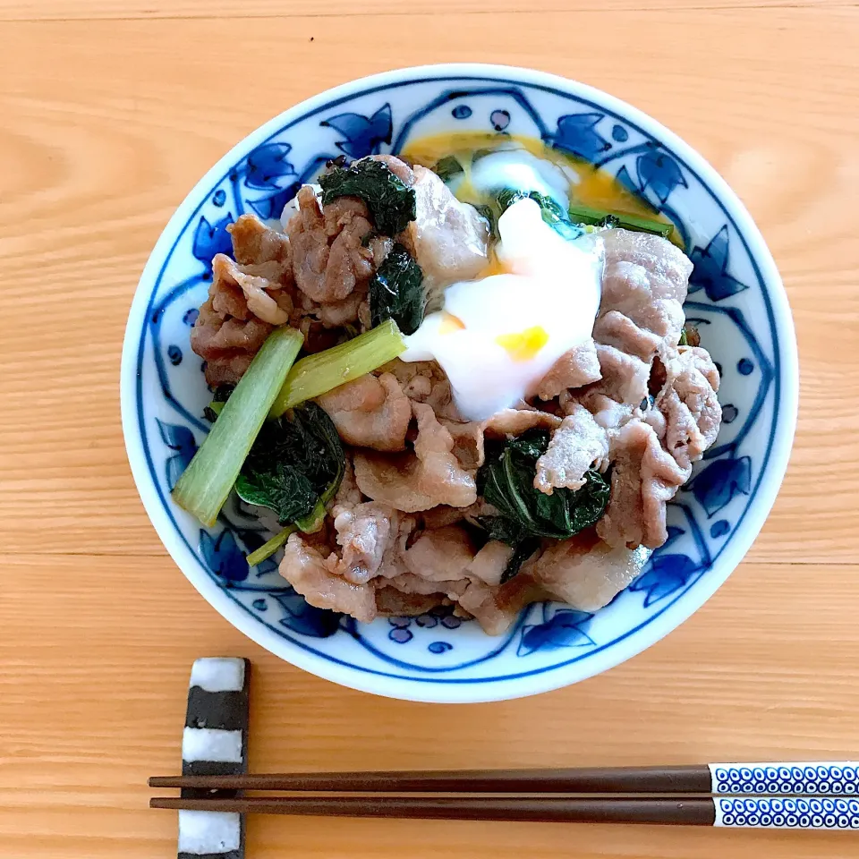 Snapdishの料理写真:小松菜と豚肉の甘辛丼ㆆ﹏ㆆお昼ご飯|サチャンさん