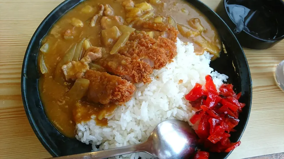 Snapdishの料理写真:蕎麦屋のカツカレー|りくさん