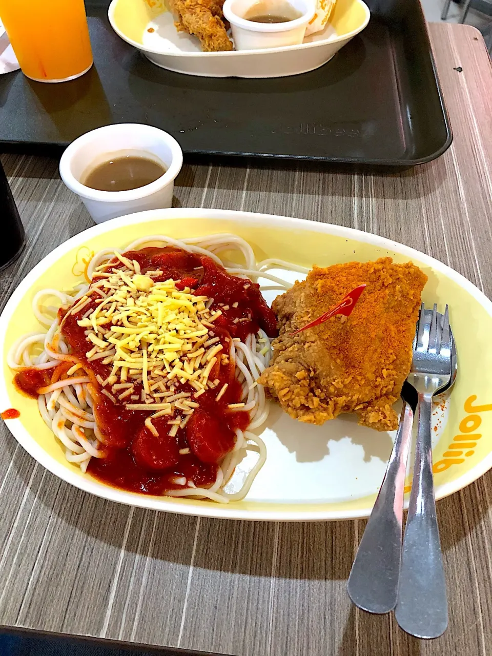 Snapdishの料理写真:Jollibee’s Jolly Sphagetti & Spicy Chicken Joy 🍝🍗|djken02さん