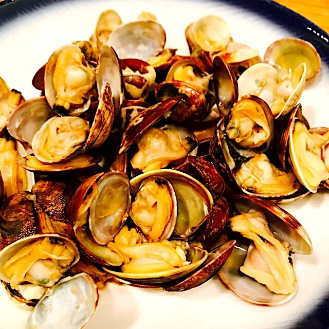 あさりの醤油焼き
あさりを焼いて最後に醤油をひと回し
醤油の香ばしい香りがいあね
#あさり
#あさりの醤油焼き|あお♡あおさん