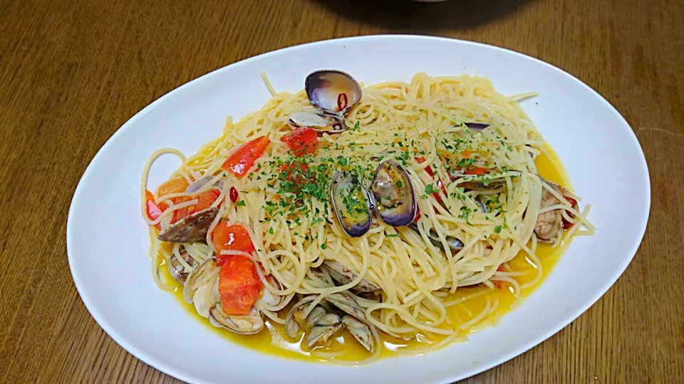 Snapdishの料理写真:アサリとまとパスタ|Akiko Nakamotoさん