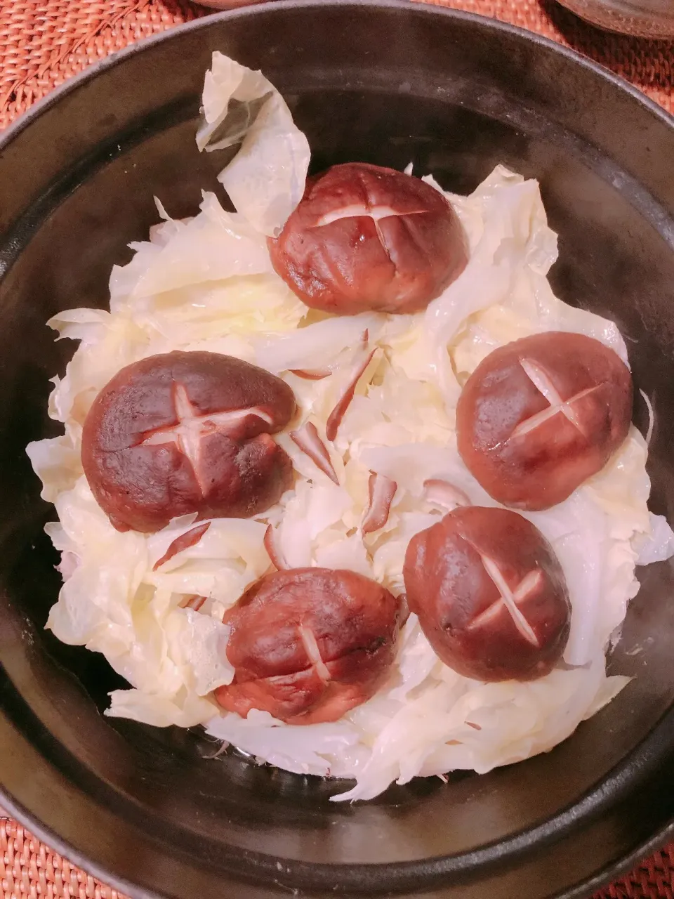 Snapdishの料理写真:ストウブで豚肉とキャベツの蒸し煮|taka-chanさん