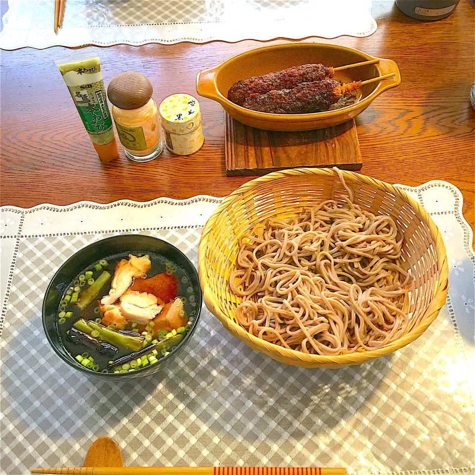 鶏南蛮風ザル蕎麦、味噌串カツ|yakinasuさん