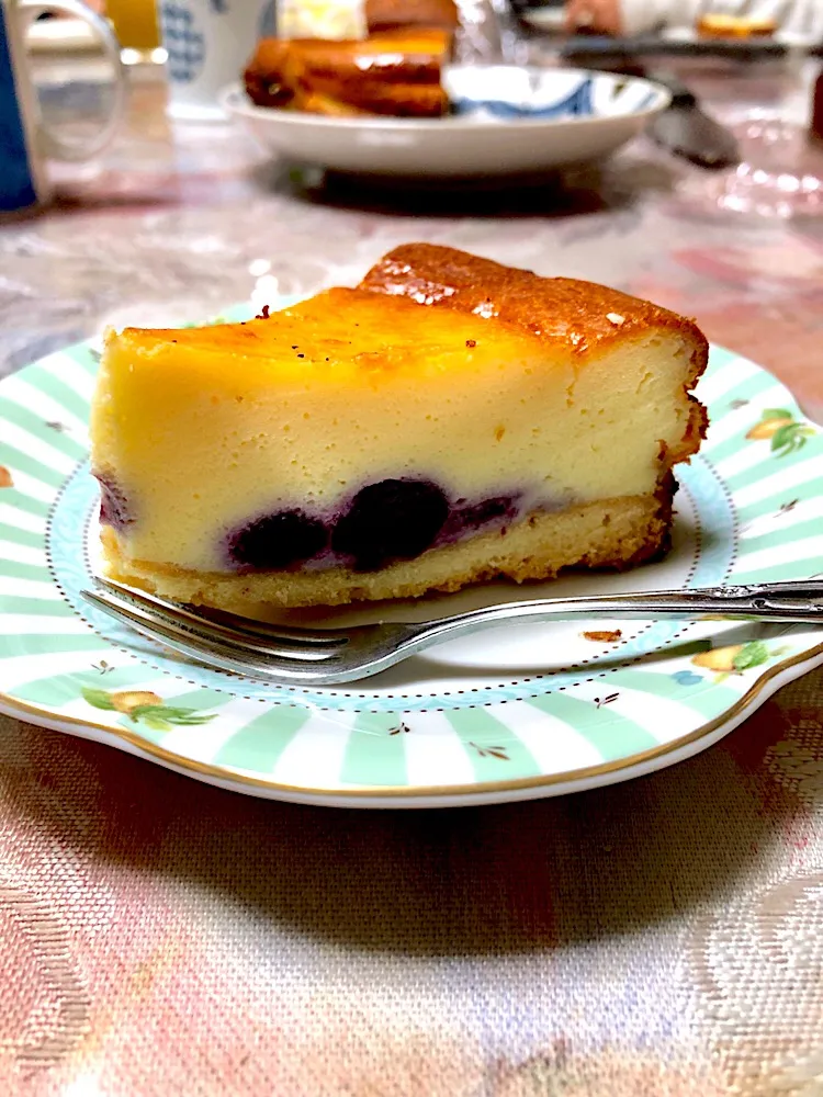 Snapdishの料理写真:娘ちゃん作 その2 ブルーベリーチーズケーキ|くっきいママさん